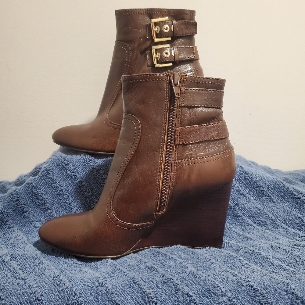 Wedge bootie